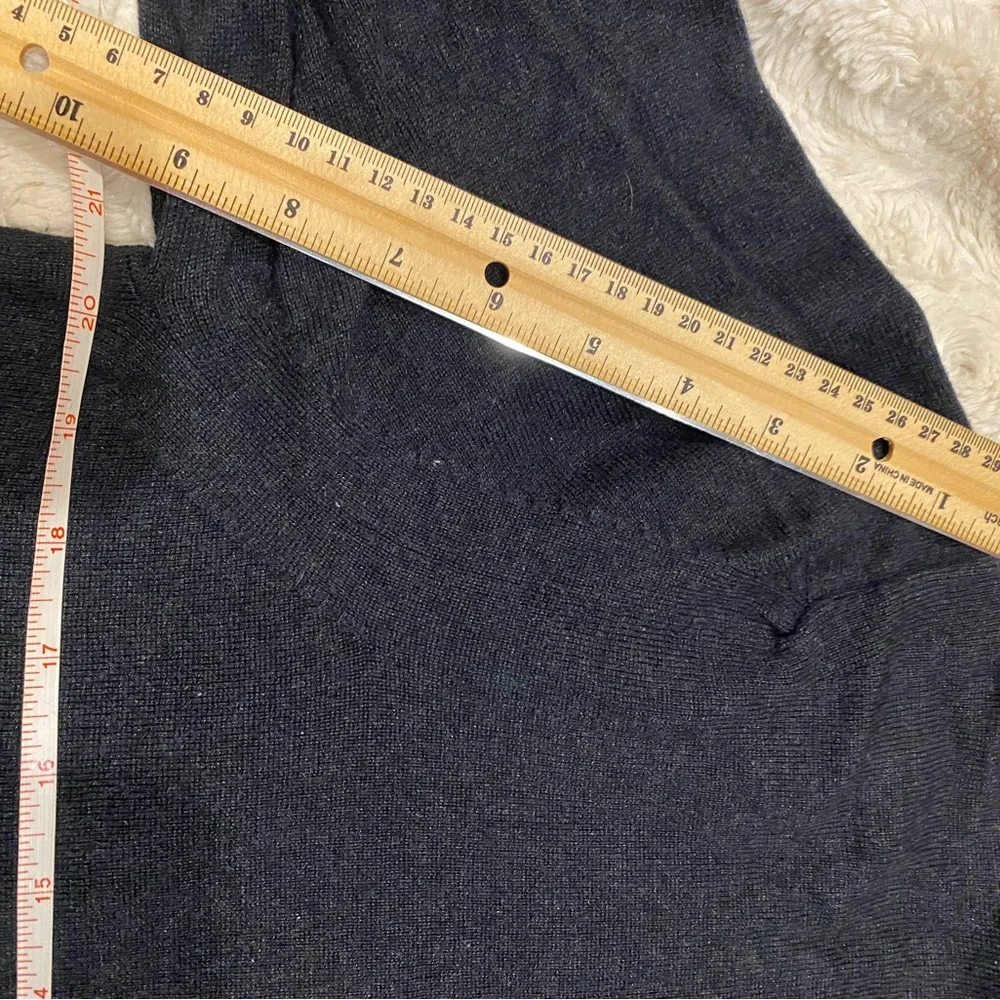 Banana Republic Men's Charcoal V-Neck Sweater silk and cashmere size Large